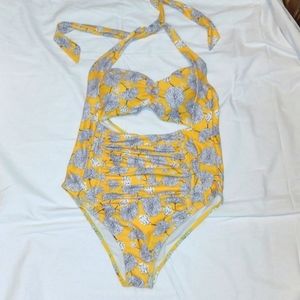CUPSHE  HALTER ONE PIECE SWIM SUIT SIZE XL